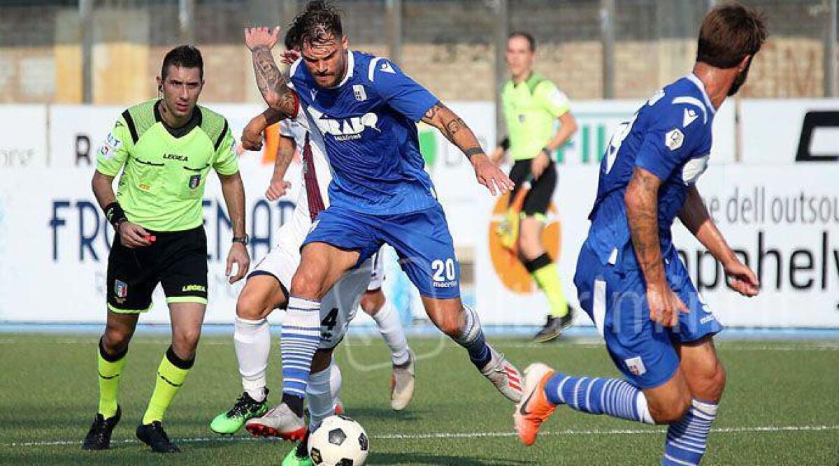 Calcio C, l'ex attaccante del Rimini Federico Gerardi approda alla Vis Pesaro - L'attaccante Federico Gerardi con la maglia del Rimini