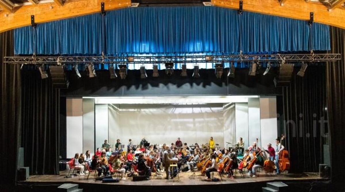 Concerto di fine campus di formazione orchestrale a Montecolombo - Le prove del concerto - foto Marisa Moscardelli
