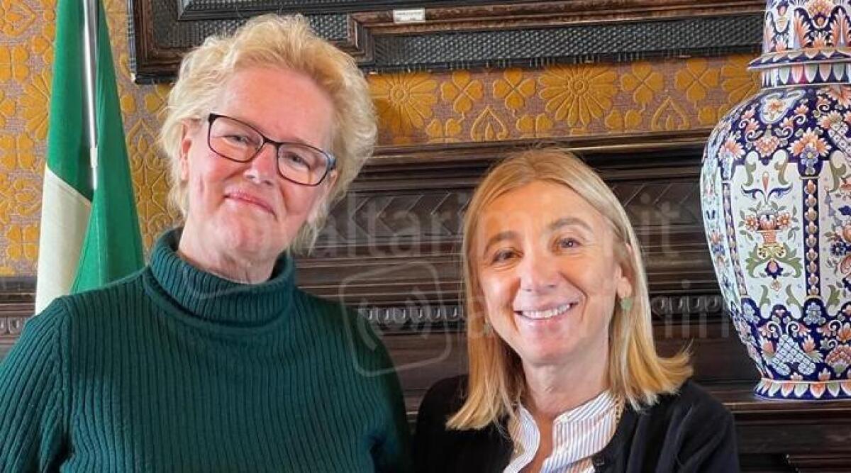 L'olandese Elly racconta la storia di Cattolica sui social, premiata dalla Sindaca - Elly Leijen e la sindaca Franca Foronchi