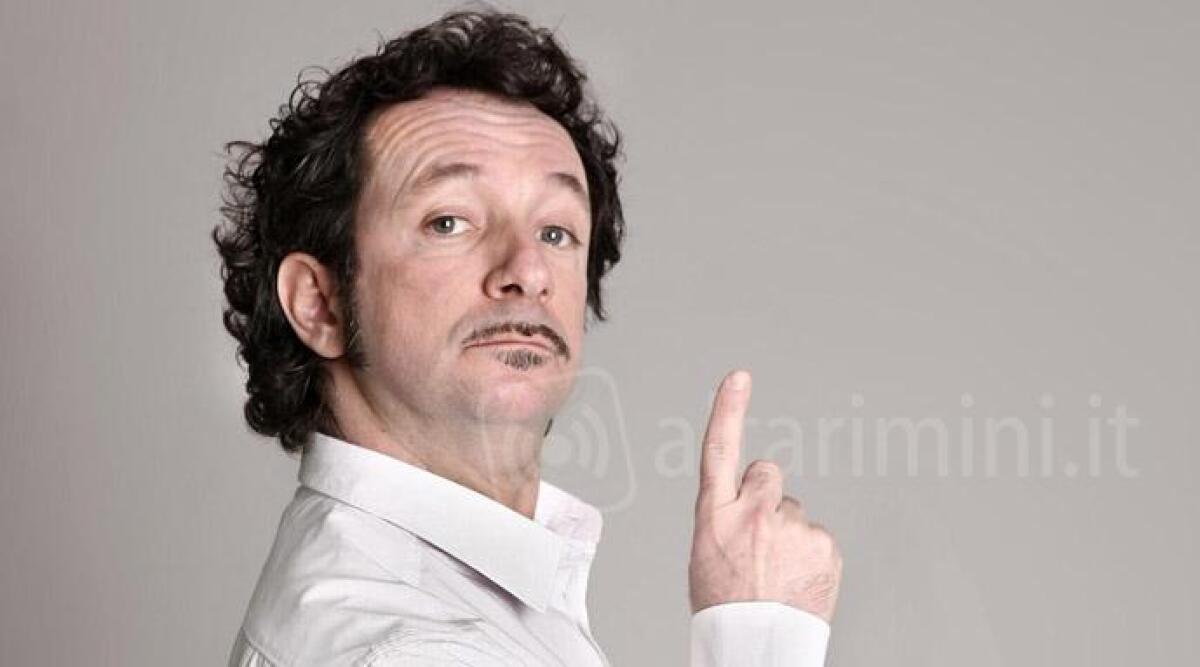 Coriano, a teatro c'&egrave; Claudio Batta con il suo nuovo show sul ruolo del genitore - Claudio Batta