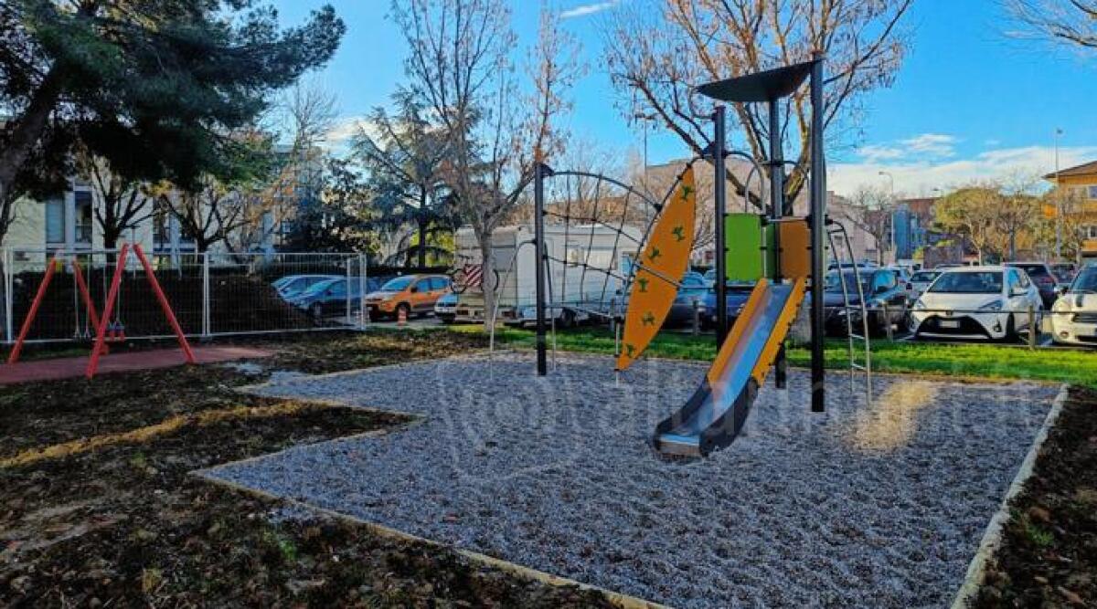 Aree giochi per bimbi e sport, ecco gli interventi completati dal comune di Rimini - L'area giochi in via Baracca