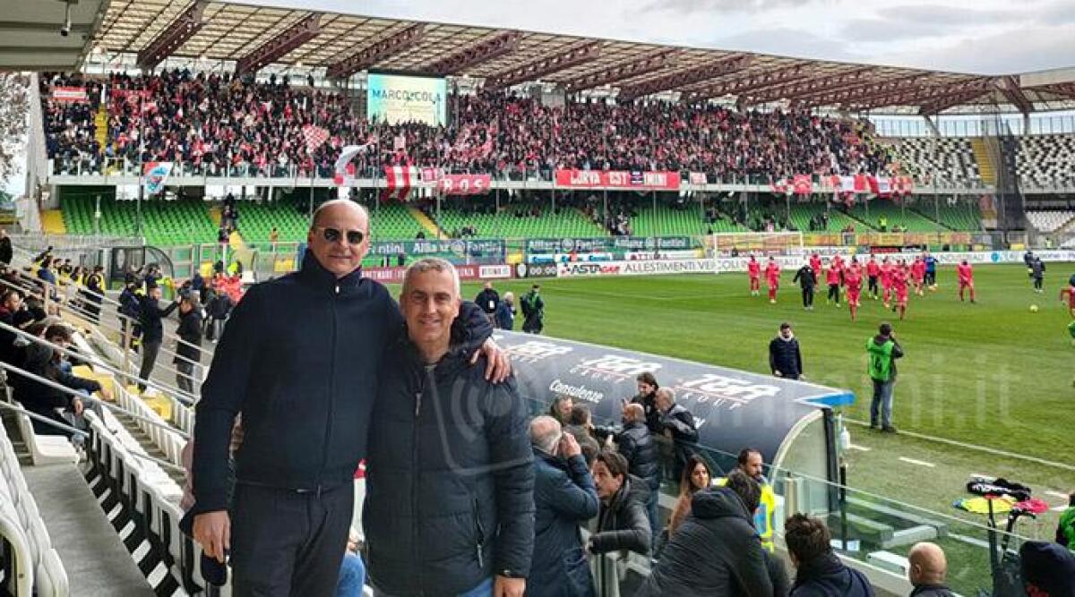 Scontri prima del derby, Sadegholvaad: &quot;Un piccolo gruppo ha creato un grande danno di immagine&quot; - Il Sindaco Sadegholvaad sugli spalti dello stadio Manuzzi di Cesena