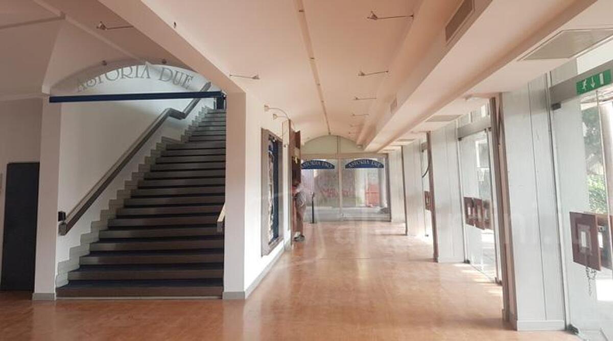 Dalla parte degli ultimi: dibattito all'ex cinema Astoria di Rimini - Interni dell'ex cinema Astoria di Rimin