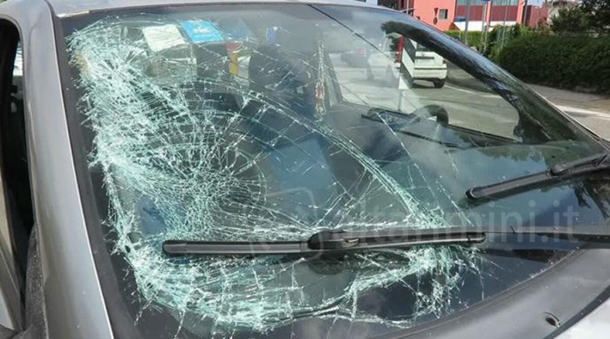 Pensionato riminese scende dall'auto in panne: muore investito - Archivio