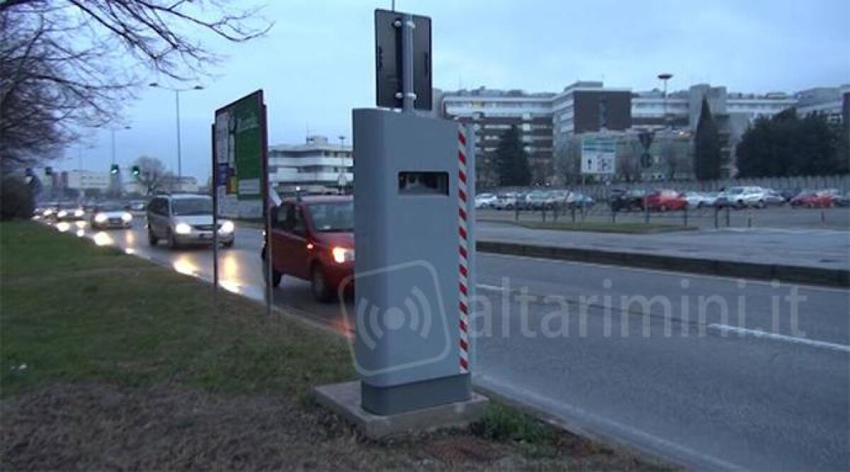 Autovelox, crescono le sanzioni a Rimini. E arriva nuovo VistaRed in piazzale Gondar - Autovelox in via Settembrini a Rimini ARCHIVIO