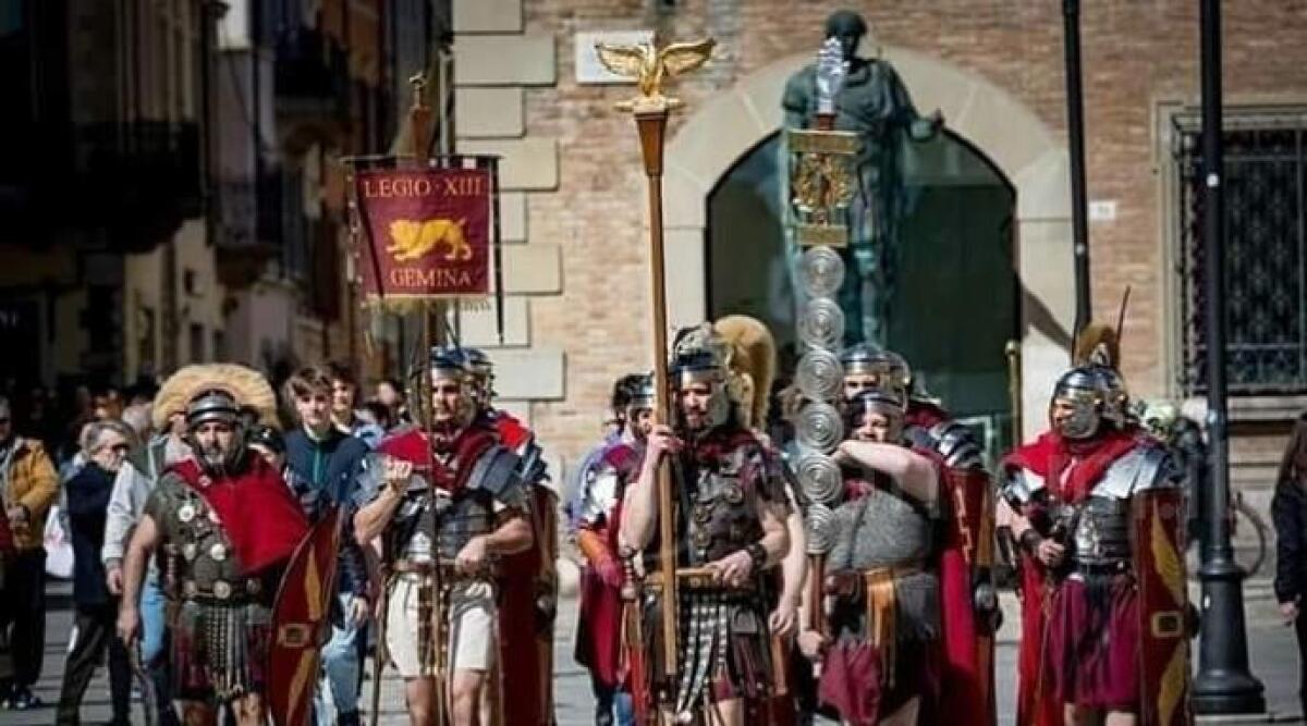 Dopo il Rubicone Giulio Cesare passò da Ariminum: rievocazione storica in città - Legio XIII Gemina