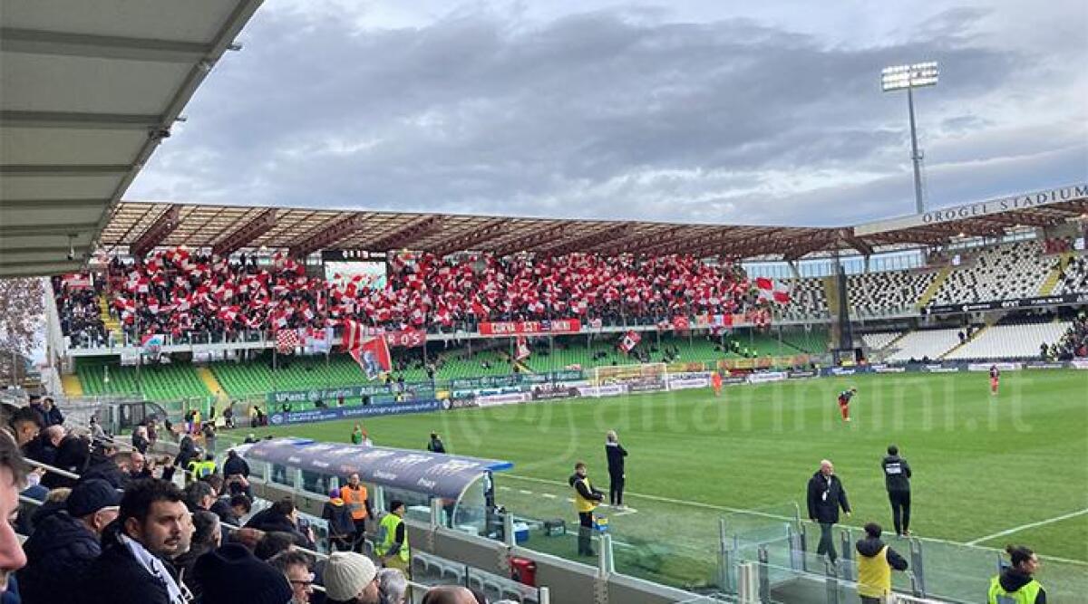 Calcio C: derby al Cesena, il Rimini battuto 1-0 - Colpo d'occhio sulla splendida tifoseria biancorossa