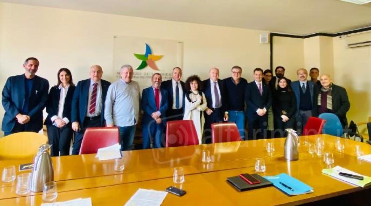 Eolico offshore, esponenti del turismo riminese a colloquio con il Ministro - Un momento dell'incontro