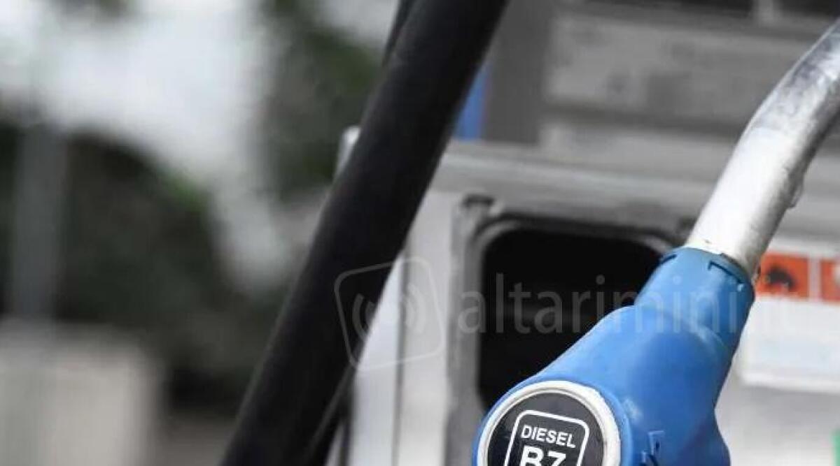 Caro benzina, decreto Governo per prezzi trasparenti. Benzinai di Rimini in rivolta: 'Solo confusione' - Foto di repertorio