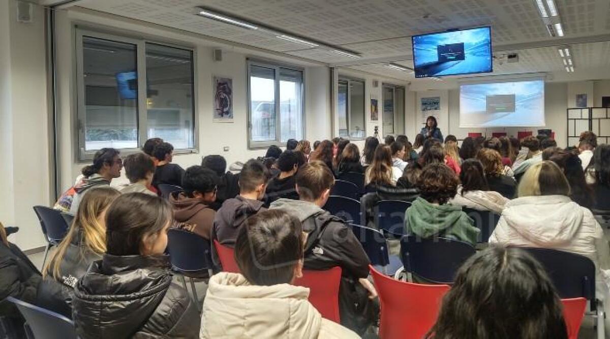 Rimini, 60 classi coinvolte nel progetto RispettoSi del Gruppo Sgr - Un momento dell'incontro