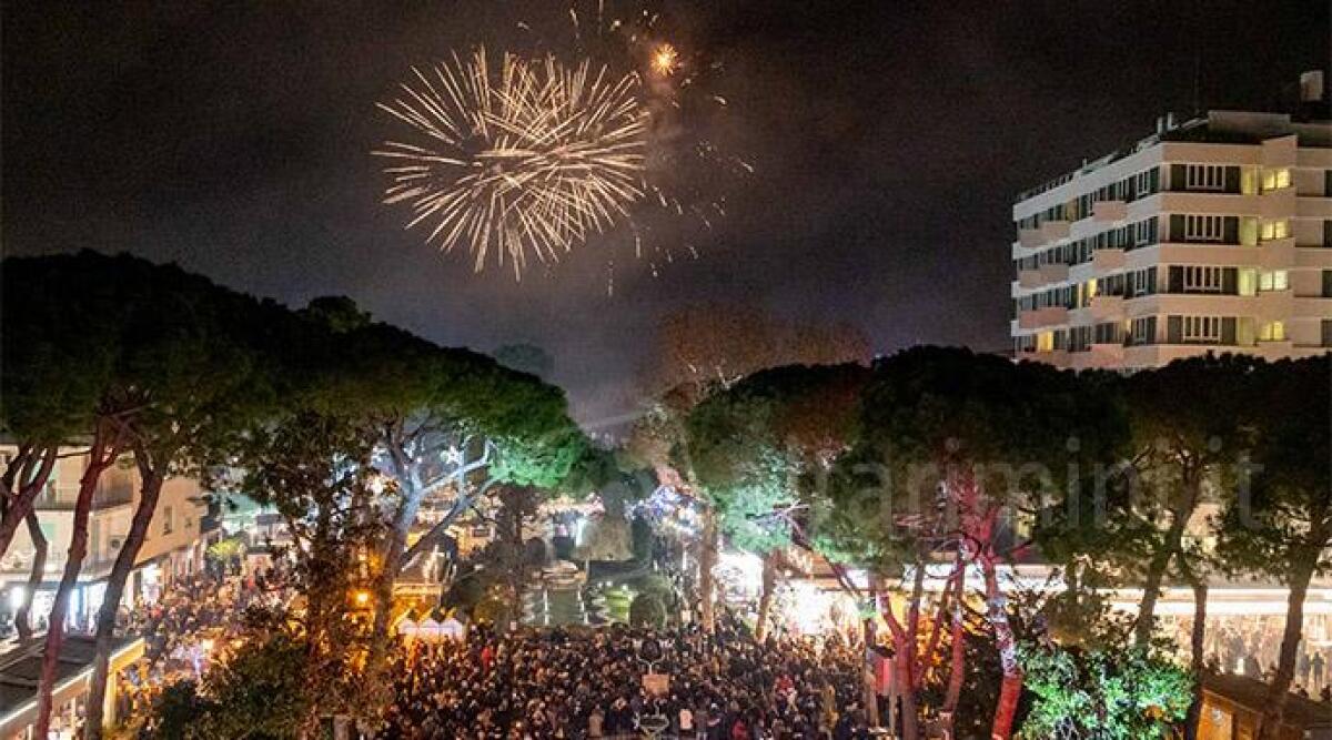 Gli Extraliscio fanno ballare Riccione, anche Arisa protagonista del Capodanno. INTERVISTE - La festa a Riccione CASALBONI