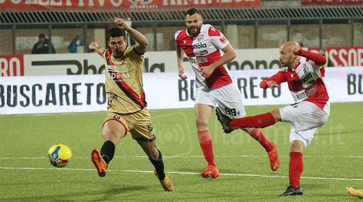 Rimini Calcio, si sblocca Vano ma niente vittoria: &egrave; 1-1 con la Lucchese - Santini al tiro: Cucchietti respinger&agrave; e Vano infiler&agrave; sul tap-in