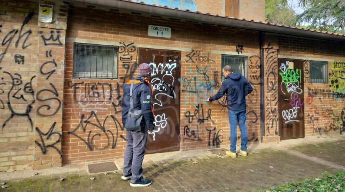 Sede Famija Arciunesa imbrattata, danni ingenti. Si valuta installazione telecamere - Sopralluogo di Geat alla sede di Famija Arciunesa