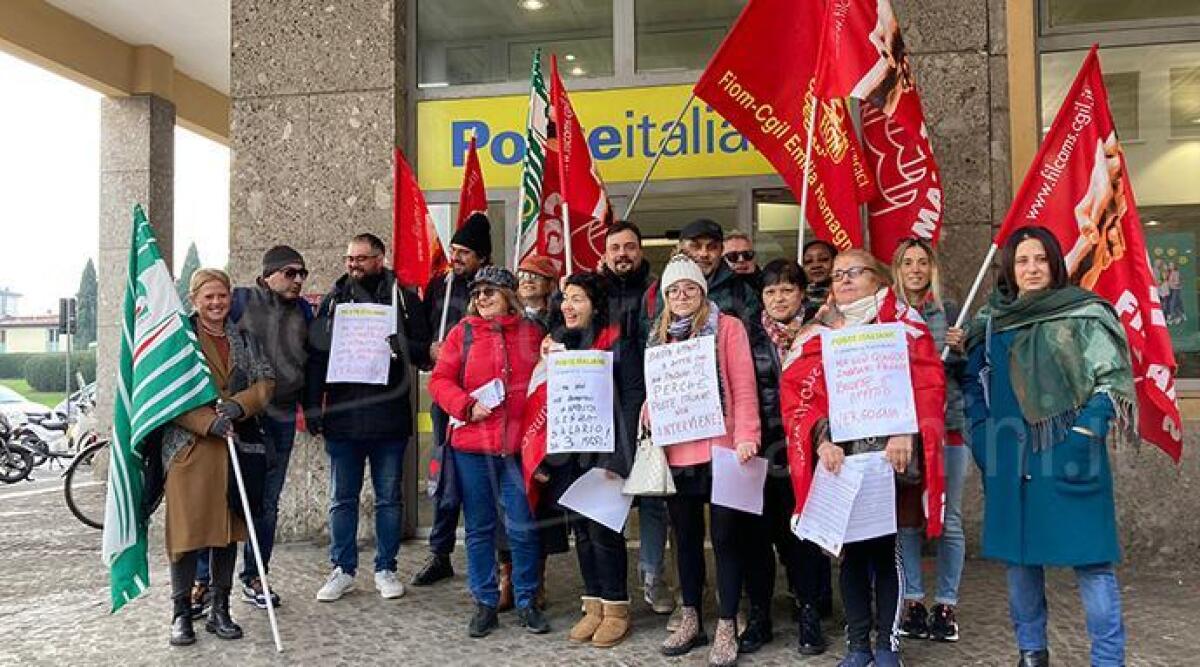 Rimini: pulizie delle Poste, lavoratori senza stipendio in rivolta - Il presidio