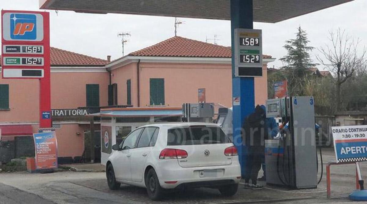 Sciopero benzinai, autostrada e San Marino: ecco dove sarà garantito il servizio - Un distributore a San Marino