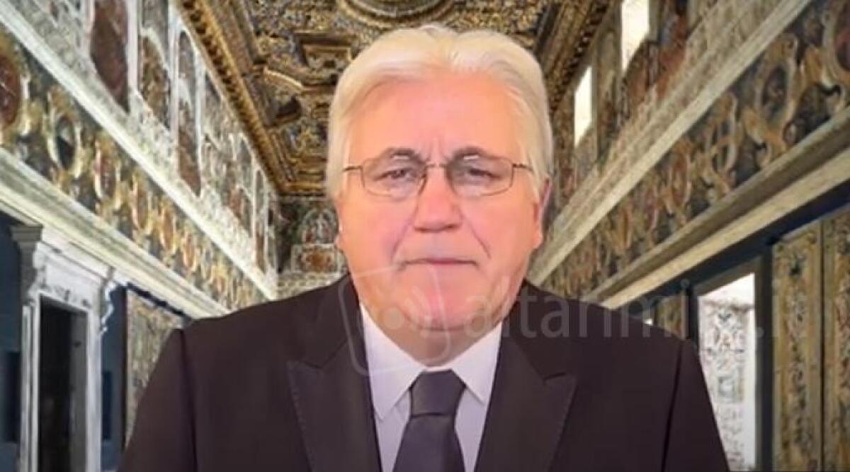 Dal Presidente Mattarella gli auguri a tutti i riminesi: ma è il suo 'doppio', Carlo Frisi - Carlo Frisi nei panni di Sergio Mattarella