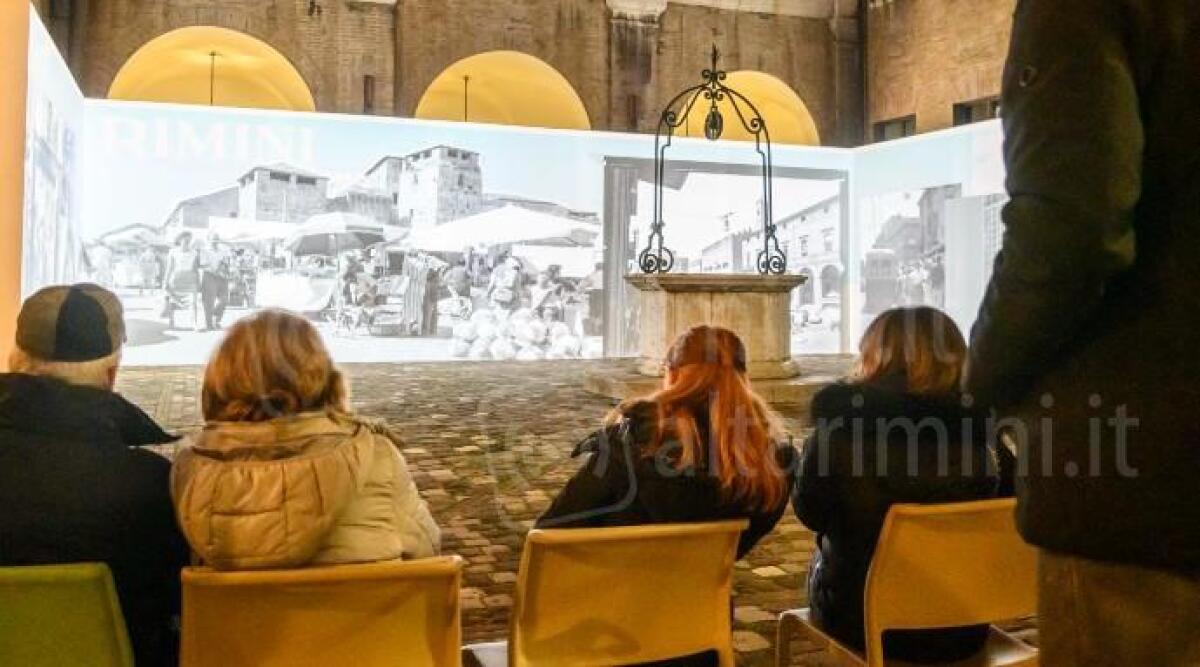 Si chiude il 6 gennaio la video proiezione 'Rimini, cos'è' nella corte della Biblioteca - Le immagini nella corte della Biblioteca