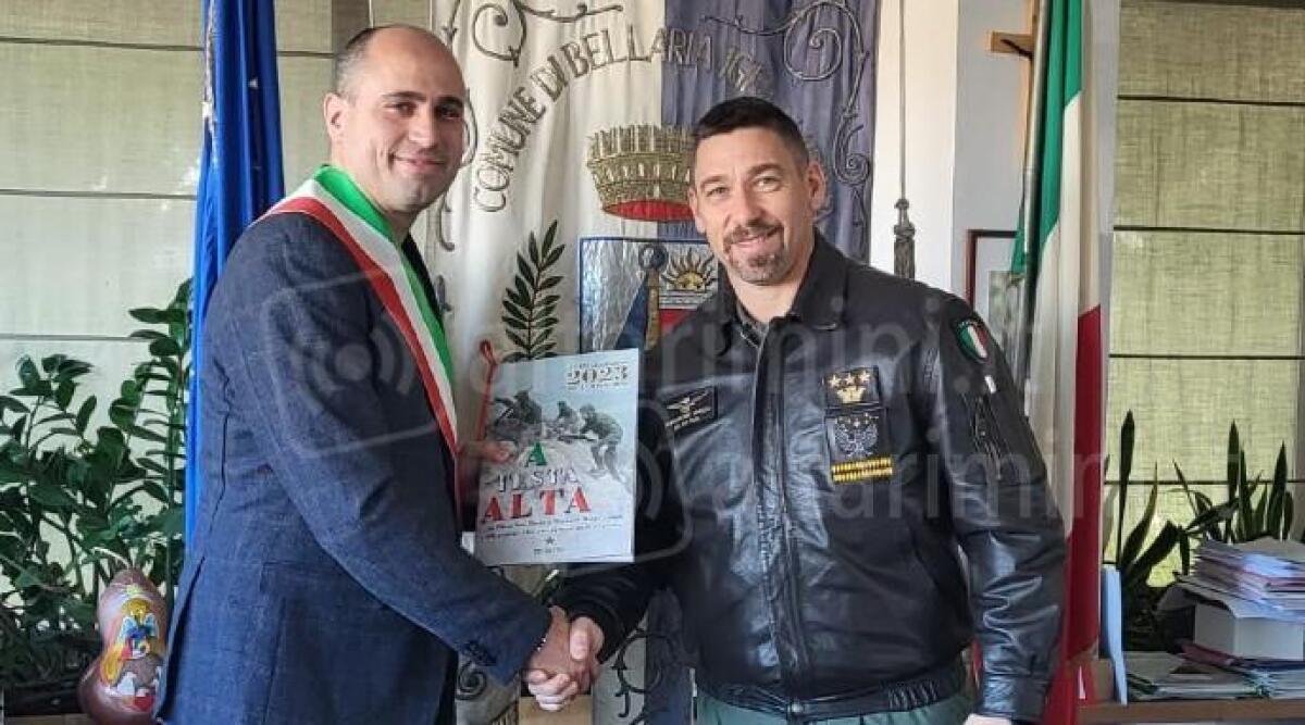 Il nuovo comandante del 7&deg; 'Vega' in visita a Bellaria - Il Sindaco Giorgetti con il Colonnello Tamagnone