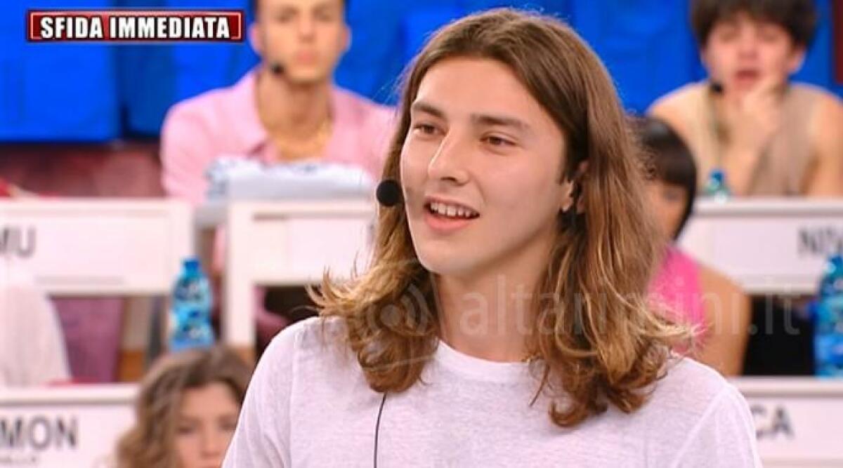 Amici, eliminato il riccionese Cricca: &egrave; polemica sui social - Cricca durante la sfida ad Amici