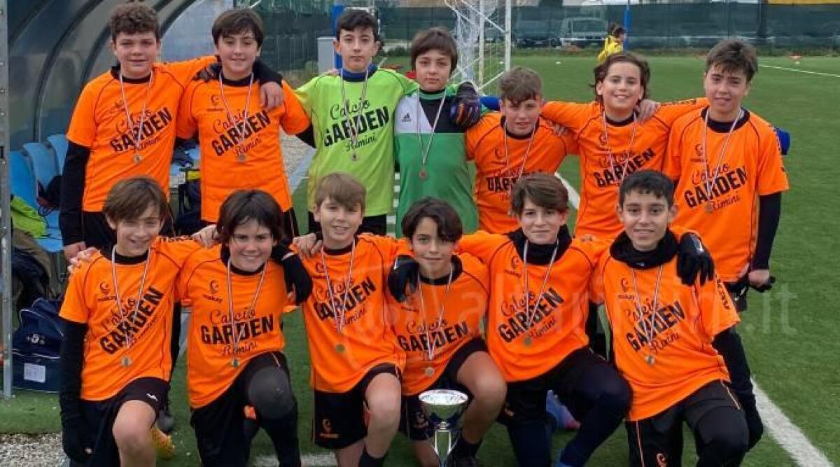 Calcio, Garden: la squadra di Terza a -1 dalla vetta. Attivit&agrave; di Base, numeri in crescita - La squadra 2010 del Garden Rimini