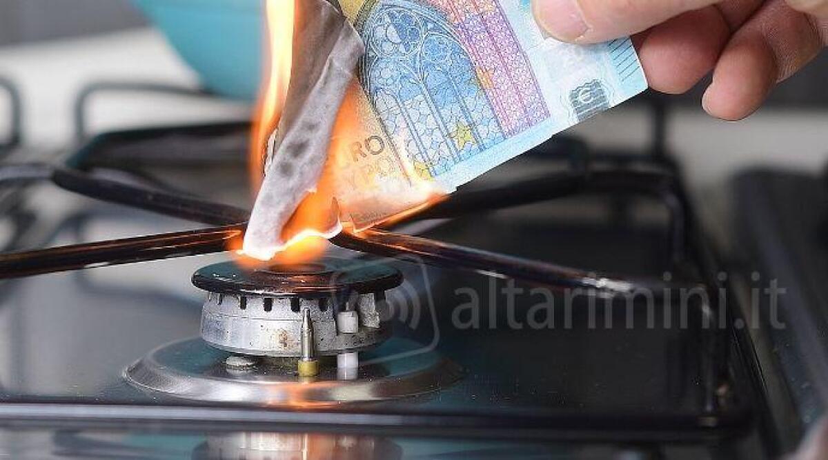 Bollette: a Rimini nel 2022 spesa in aumento per luce e gas - Immagine di Cristian Storto