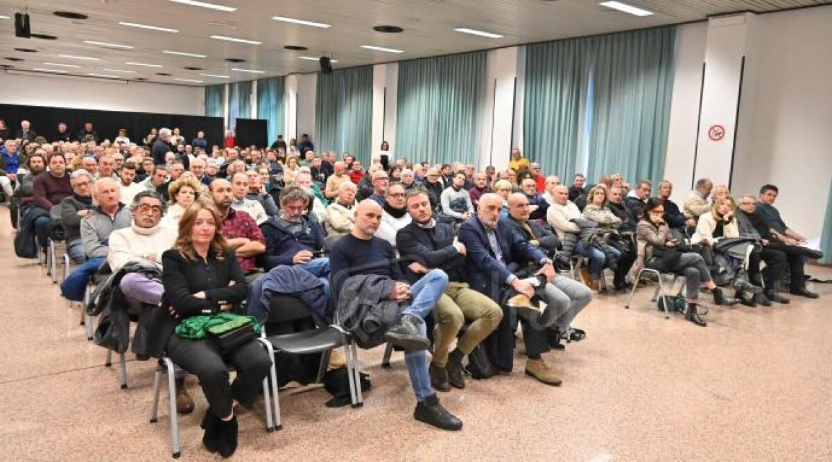 A Riccione in tanti al convegno sul demanio. La sindaca Daniela Angelini: ‘Diamo voce alla spiaggia’ - UIl convegno sulle concessioni balneari a Riccione
