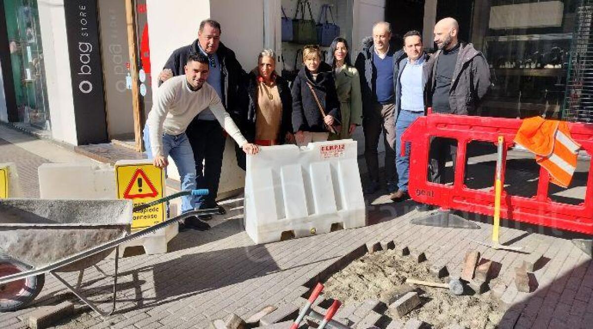 Riccione, partiti i lavori in viale Ceccarini: 'Pavimentazione degradata e pericolosa' - La sindaca Angelini visita il cantiere