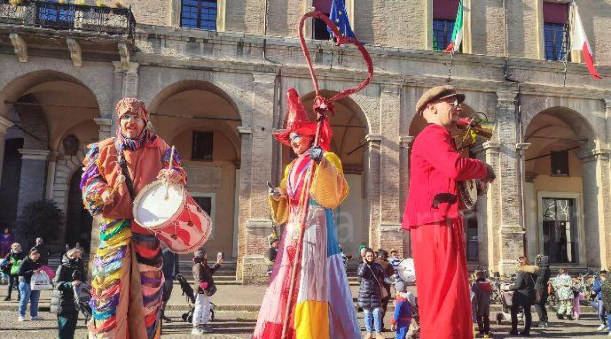 Rimini, grande festa per Marted&igrave; Grasso e tanti eventi tra teatro e mostre - Carnevale in piazza Cavour
