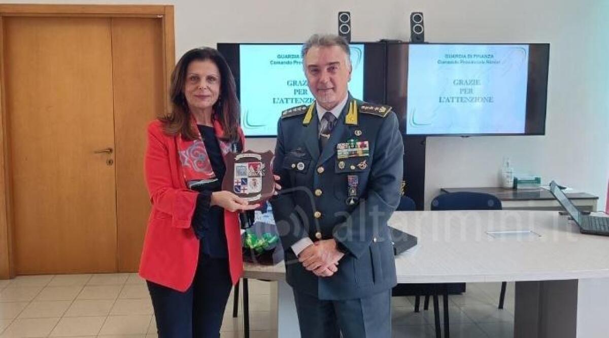 Il Prefetto di Rimini Rosa Maria Padovano in visita al comando della Guardia di Finanza - Il Prefetto di Rimini Padovano in visita alla Guardia di Finanza