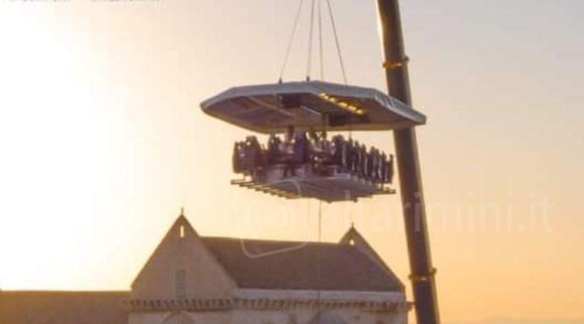 Dinner in the sky arriva a Riccione: il ristorante a 50 metri d'altezza - Immagine di repertorio