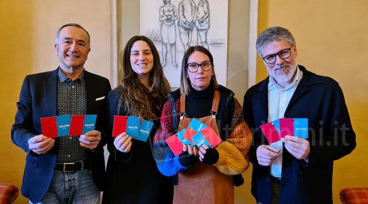 Emporio solidale, i volontari di V&egrave;n eulta preparano un super carro per il Carnevale di Santarcangelo - Baccolini