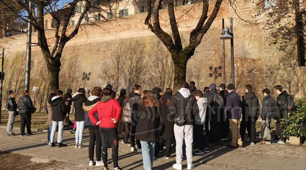 Dalla Francia per scoprire la Romagna: studenti di Tolosa in visita a Santarcangelo - Studenti francesi in visita a Santarcangelo di Romagna