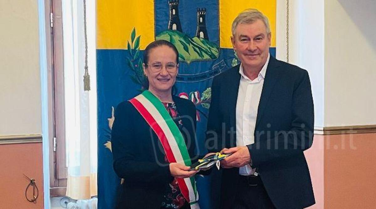 Va in pensione il dottore &lsquo;storico&rsquo; di Verucchio, il saluto della citt&agrave; e della sindaca - La Sindaca Sabba e il Dott. Cusmano