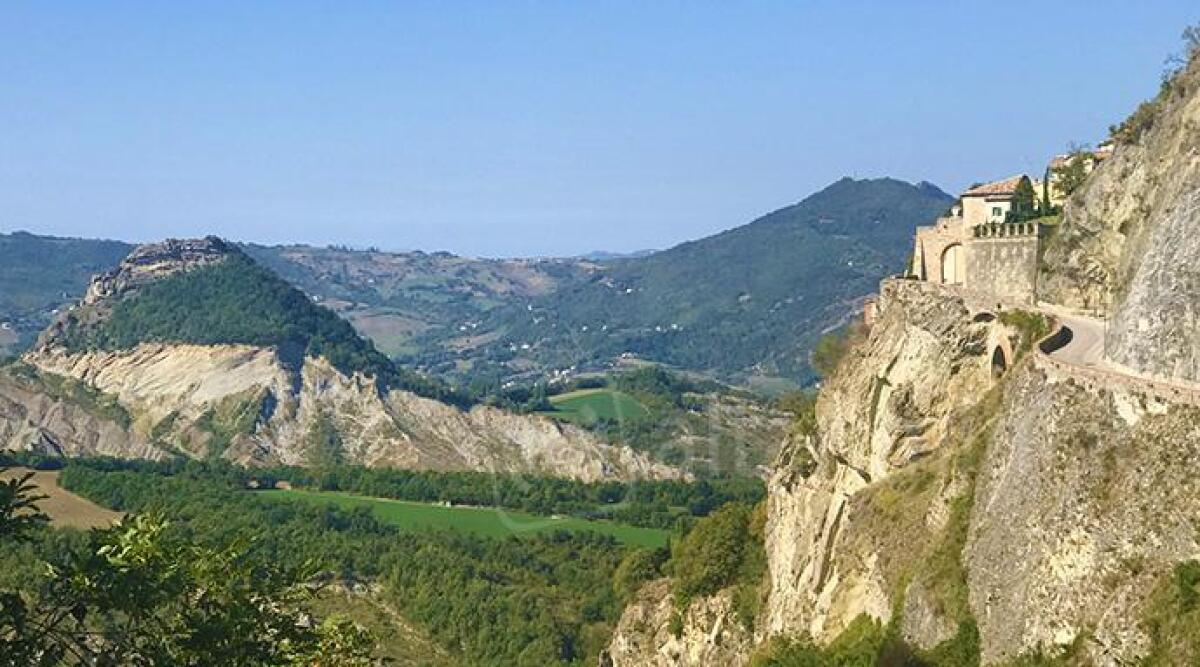 Le Cooperative di Comunità per contrastare il fenomeno dello spopolamento in Valmarecchia - Veduta da San Leo (foto di repertorio)
