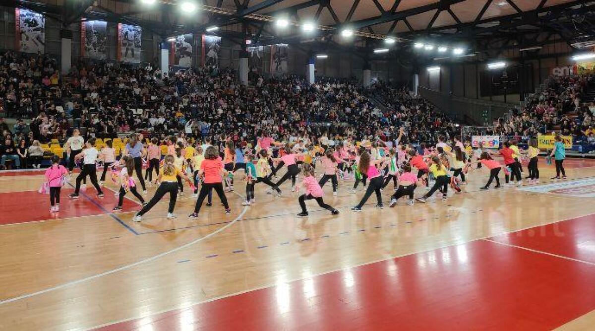Rimini, Giocagyn: 800 atleti e 28 associazioni sportive al Palasport Flaminio - Una delle esibizioni - foto di Martina Sampieri