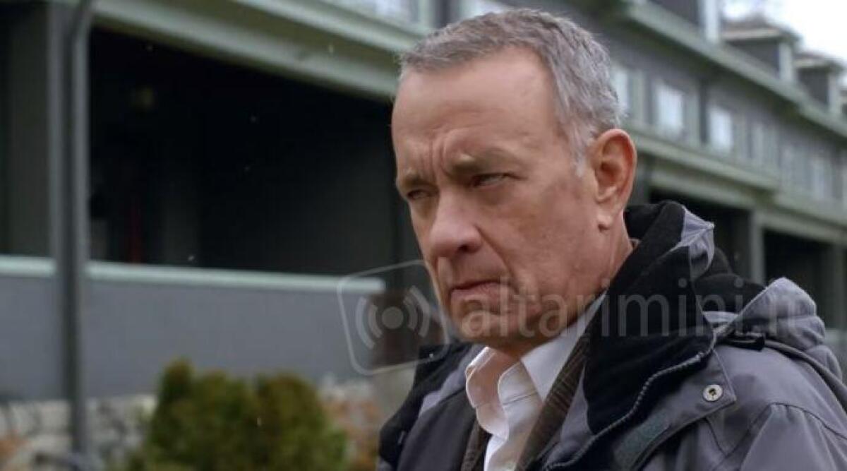 Il burbero Tom Hanks nel film 'Non cos&igrave; vicino' al Tiberio di Rimini - Una scena del film