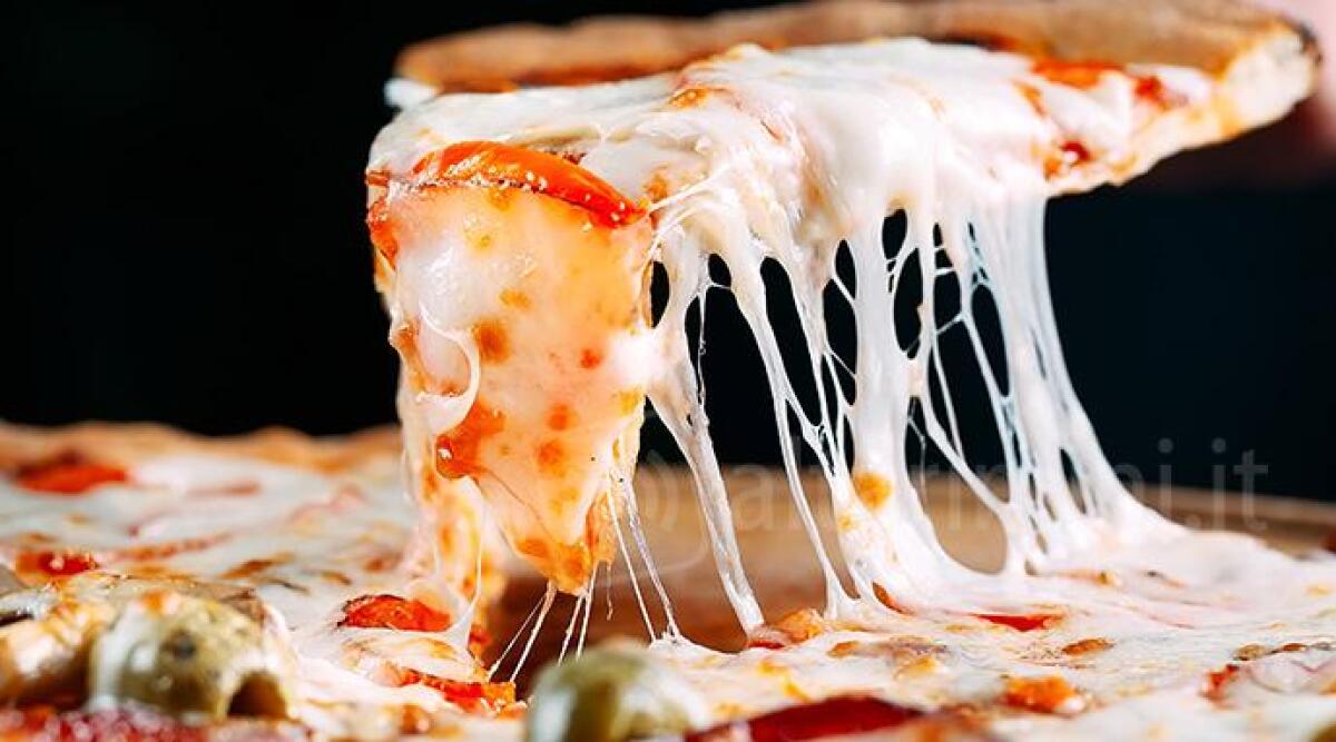 Pizza Senza Frontiere: sbarca a Rimini il Campionato del Mondo di Pizza - Pizza con formaggio fondente