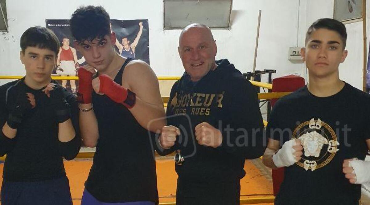 Boxe Santarcangelo: Trezza e Salaroli campioni regionali del Torneo dilettanti - Il Maestro Scarpellini con i suoi campioni