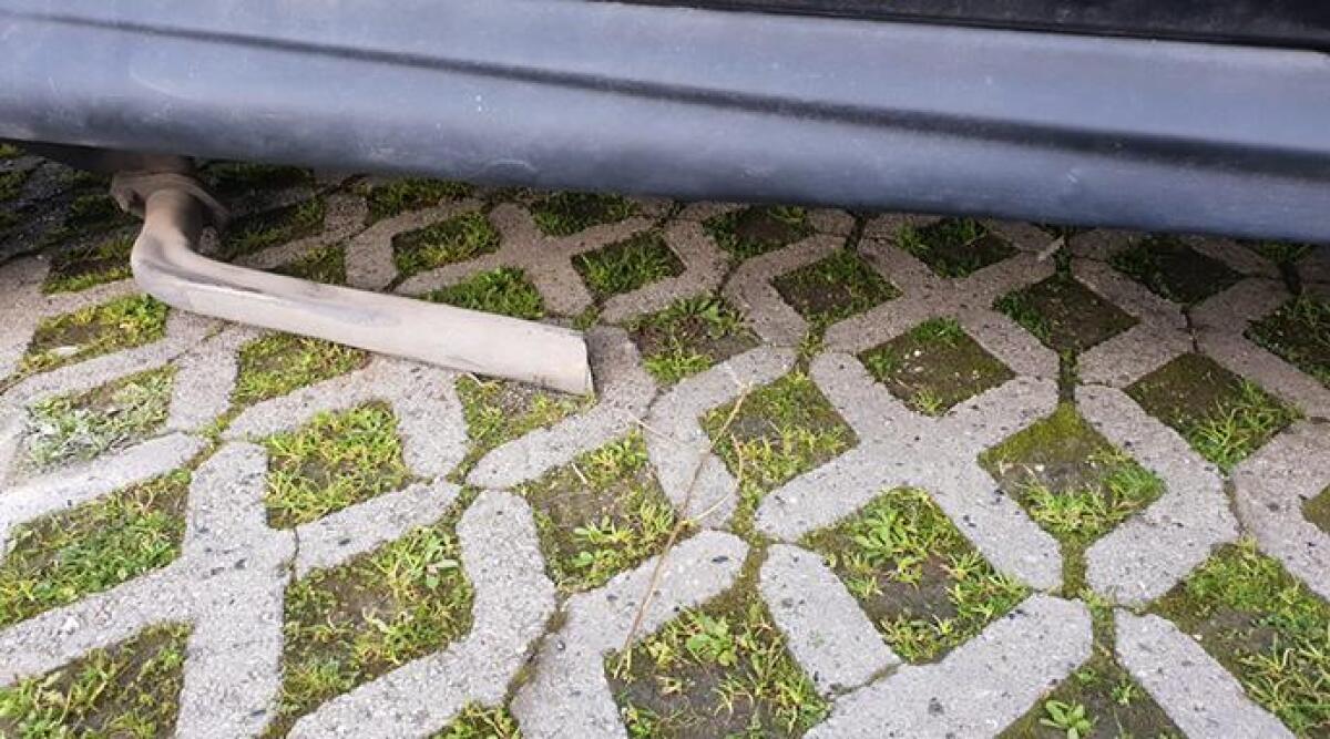 Furto al parcheggio, rubato catalizzatore dall'auto -