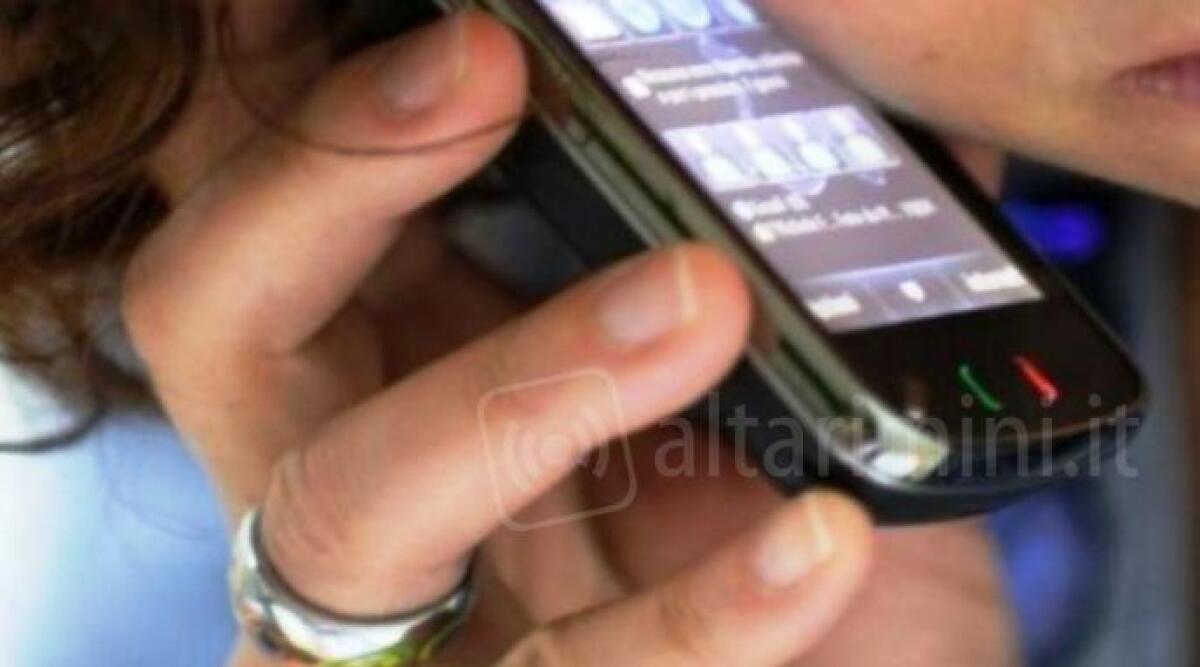 Manda un messaggio vocale alla moglie: 'Ti sfregio con l'acido'. Arrestato - Foto di repertorio