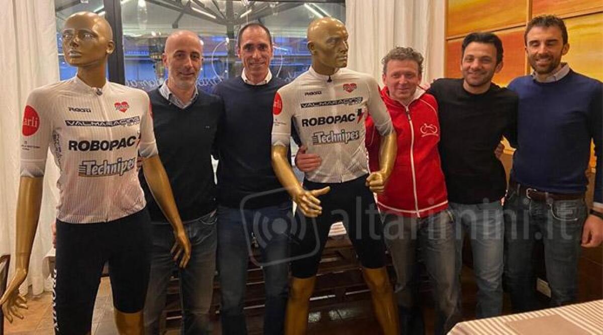 Ciclismo: Valmaracing, al via nuova stagione. Presentati maglie e sponsor - Le nuove divise della Valmaracing