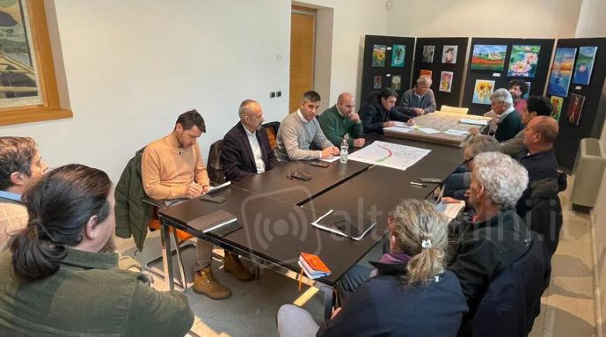 Cattolica, dalla regione 600.000 euro per il dragaggio del porto e dei fondali del Tavollo - Un momento dell'incontro