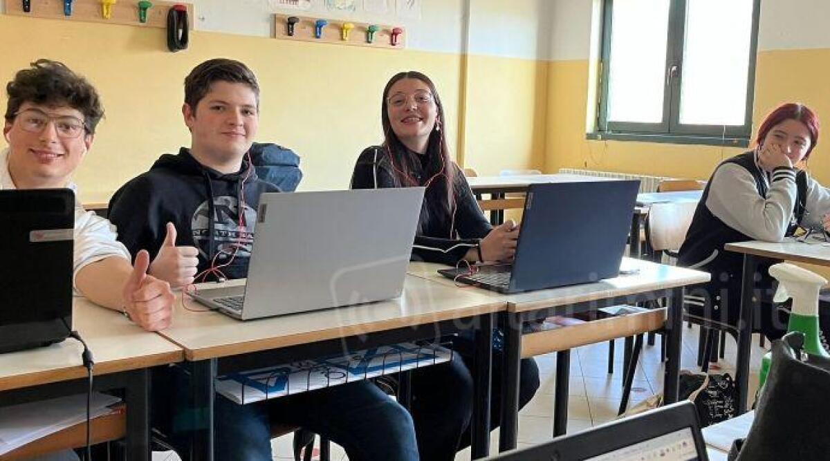 Liceo Volta Fellini: gli studenti speaker alle selezioni regionali, obiettivo le olimpiadi nazionali - Alcuni degli studenti partecipanti al 'debate'