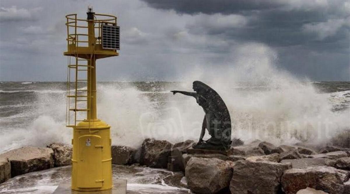 Maltempo in arrivo: allerta meteo arancione per vento e stato del mare in costa - Foto Stefano Giacomini