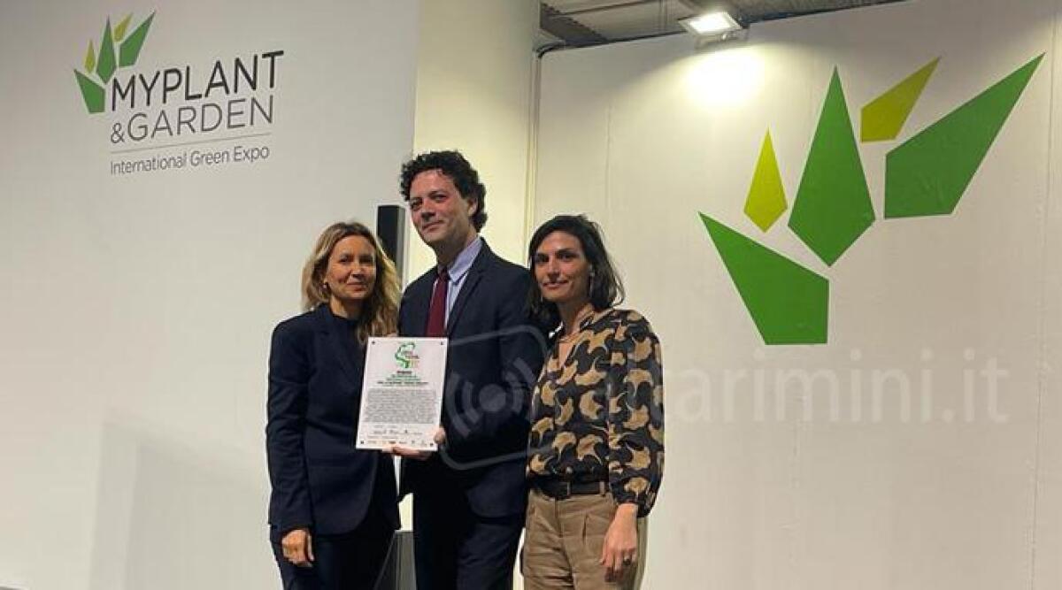 Rimini vince un premio al salone del verde grazie al Bosco dei nomi del Fellini Museum - L'assessore Mattia Morolli