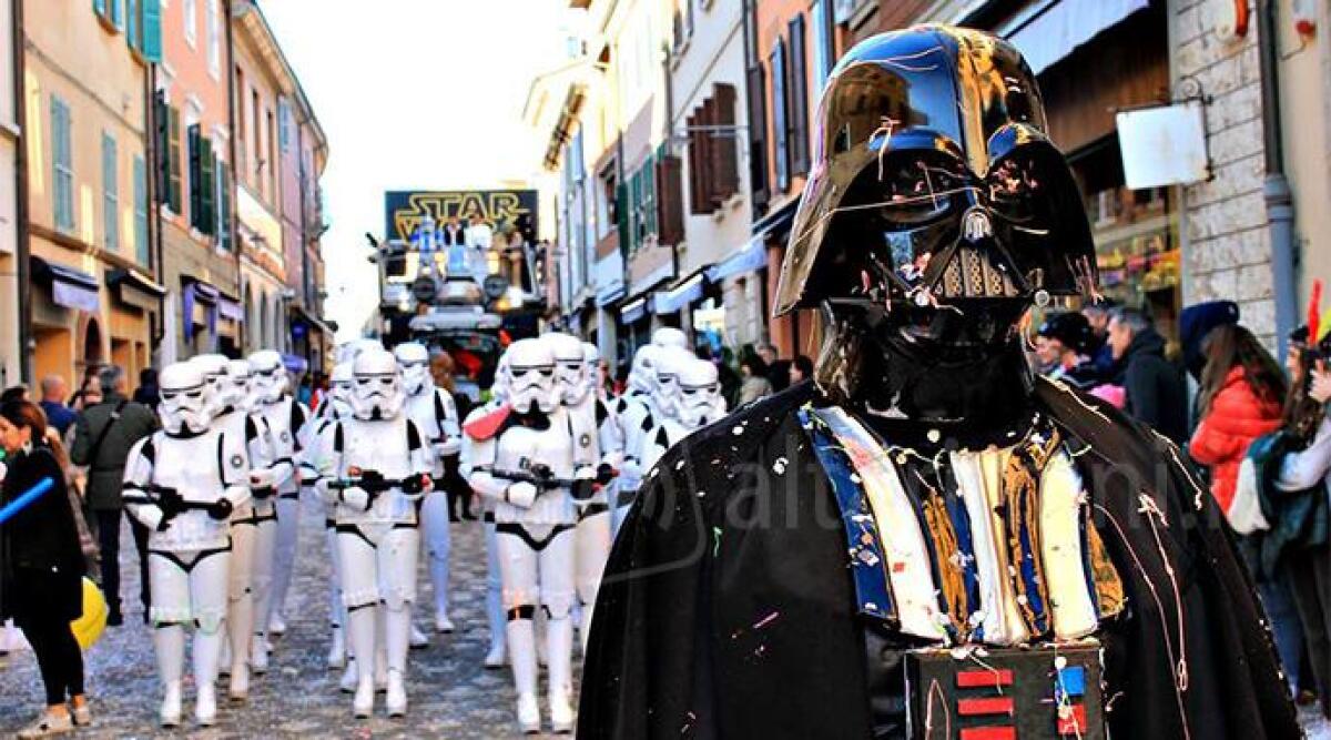 Santarcangelo, torna il Carnevale in piazza dopo due anni di stop - Carnevale a Santarcangelo PH ALESSIA BOCCHINI