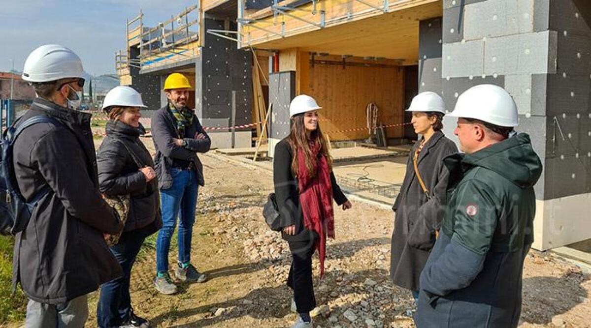 Rincari materie prime, Santarcangelo mette mano al bilancio per sbloccare alcuni cantieri - La sindaca Parma qualche giorno fa sul cantiere della scuola di Canonica
