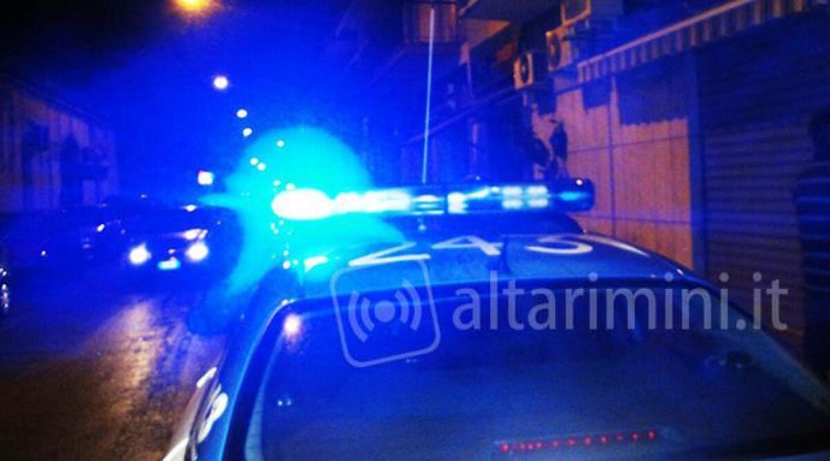 Rimini: pusher minorenne tenta la fuga in bici, poi aggredisce gli agenti - Foto di repertorio