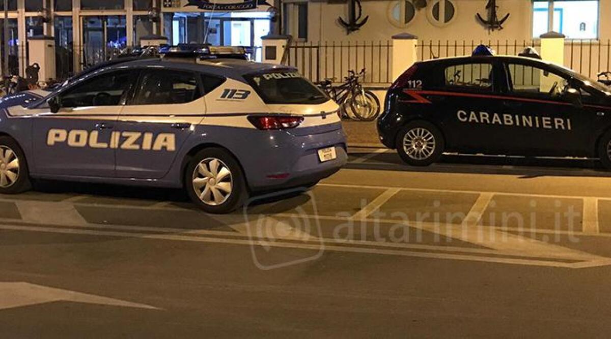 Botte in strada, automobilisti salvano la vittima dalla furia del marito - Archivio