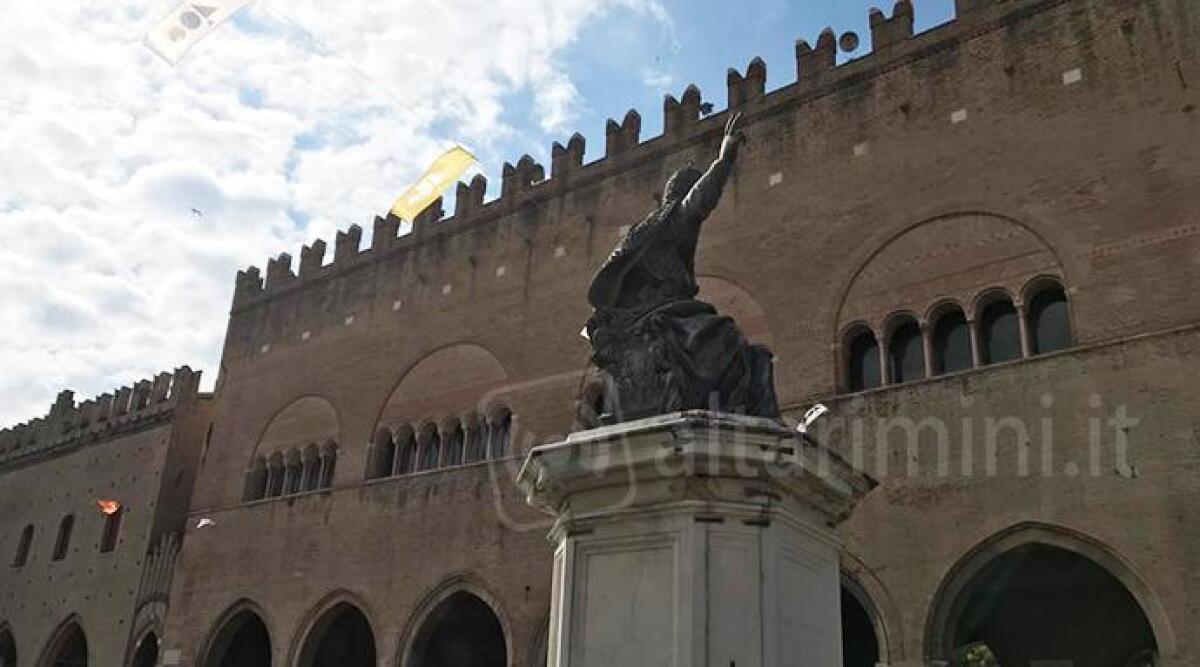Reddito di cittadinanza, protesta contro l'abolizione in piazza Cavour a Rimini - Scorcio di piazza Cavour ARCHIVIO